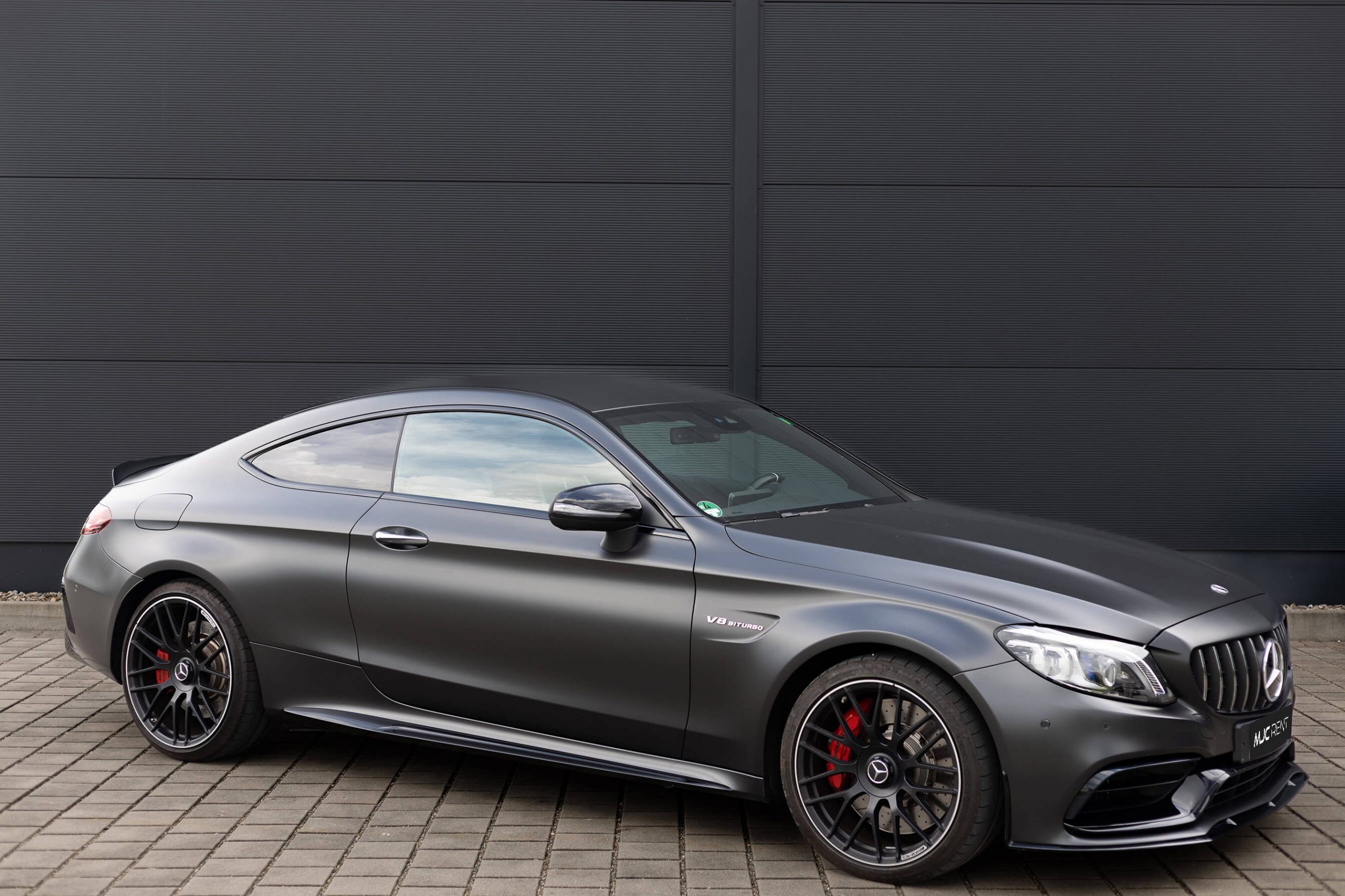mercedes c63 seitlich